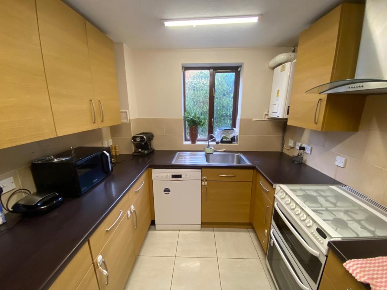 Stunning 2 Bedroom With Garden Sleep 6 ロンドン エクステリア 写真
